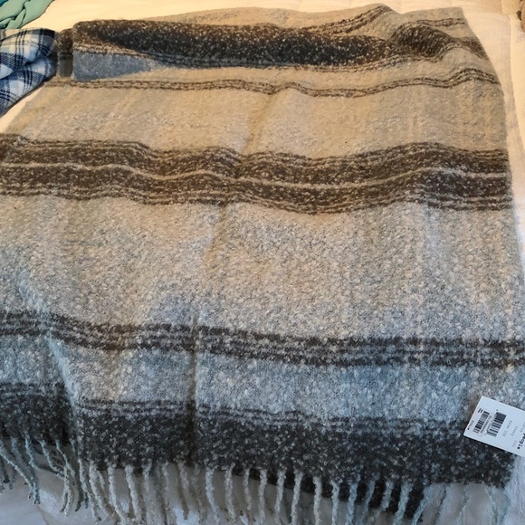 Scarf - Picture 1 of 4